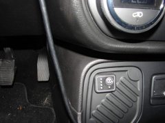 Zavoli verbaut den Benzin- / Gasumschalter in die Mittelkonsole des Jeep Renegade